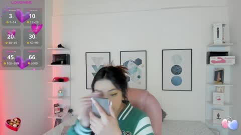 Snapshot of cristal__hot_1 chatting on February 2, 4:05 am Cristal online show from February 2, 4:05 am