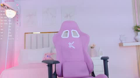 Snapshot of cristal_bunny chatting on October 2, 1:43 am Cristal online show from October 2, 1:43 am