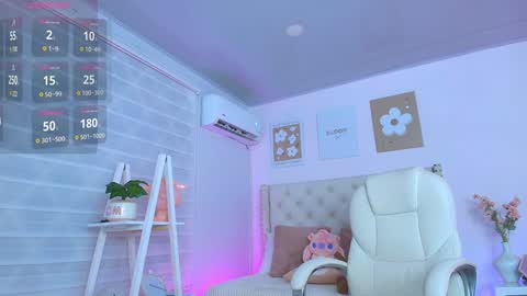 Snapshot of cristal_bunny chatting on January 24, 12:21 am Cristal online show from January 24, 12:21 am