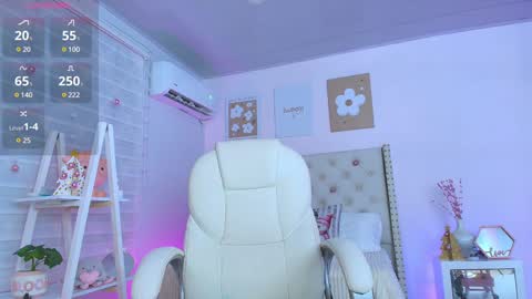 Snapshot of cristal_bunny chatting on December 30, 12:11 am Cristal online show from December 30, 12:11 am