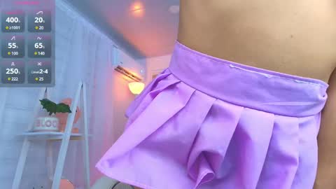 Snapshot of cristal_bunny chatting on February 10, 12:30 am Cristal online show from February 10, 12:30 am