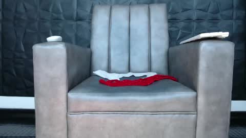 Snapshot of cristal_smith06 chatting on December 11, 5:53 am Hanna online show from December 11, 5:53 am