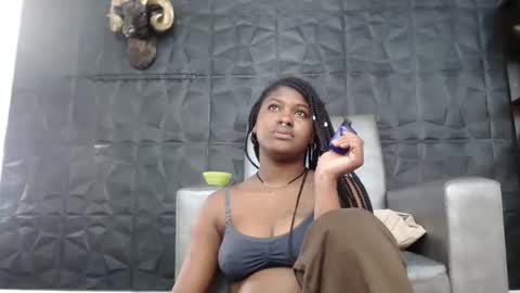 Hanna  online show from November 7, 1:17 pm