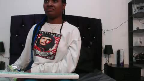 Snapshot of cristal_smith06 chatting on January 4, 1:52 am Hanna online show from January 4, 1:52 am