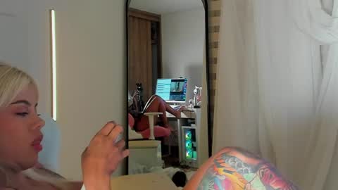 Laura online show from July 1, 1:05 am