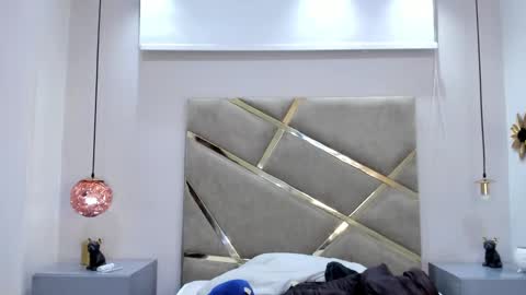  Independent Model online show from February 5, 6:46 am