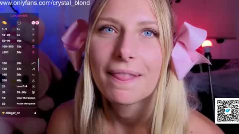 Snapshot of crystal_blond chatting on October 16, 8:22 pm Crystal online show from October 16, 8:22 pm