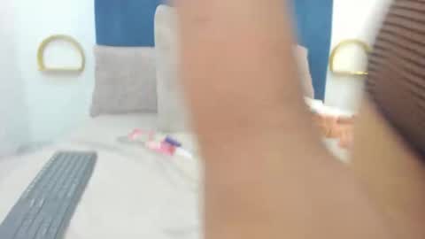 crystal_butterfly1 online show from October 18, 5:37 pm