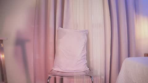 crystal_gilton online show from April 29, 7:30 pm