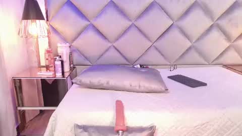 crystal_gilton online show from June 12, 9:01 pm
