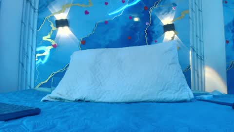 crystal online show from August 4, 7:20 pm