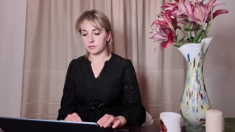 Mary online show from July 11, 8:20 pm