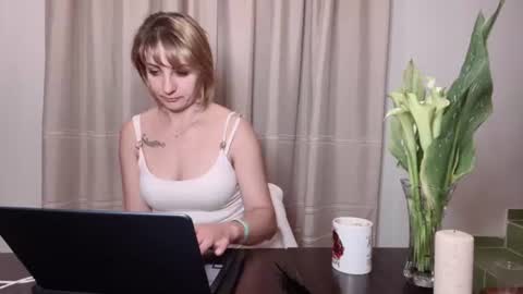 Mary online show from August 1, 9:17 pm