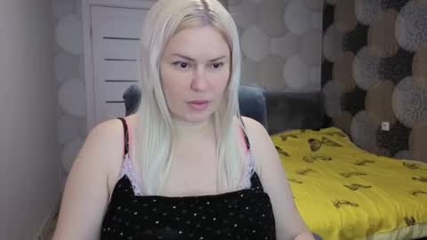CrystallEyessq online show from October 26, 3:02 am