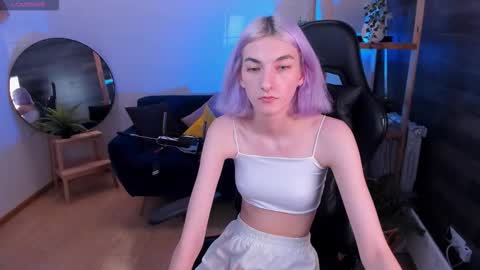 Snapshot of crystalluna__ chatting on September 15, 2:36 pm Mia online show from September 15, 2:36 pm