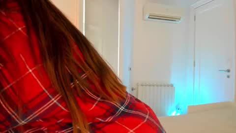 Snapshot of crystalnova_ chatting on October 6, 8:09 am Kristina online show from October 6, 8:09 am