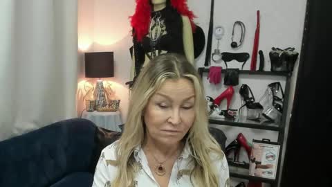 CrystalHotty online show from June 9, 5:18 am