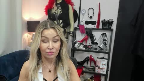 CrystalHotty online show from February 17, 5:51 am