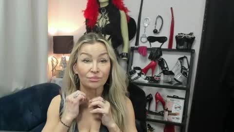 CrystalHotty online show from April 22, 5:15 am