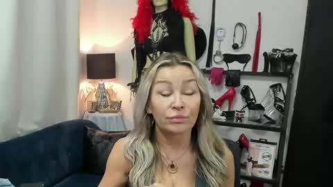 CrystalHotty online show from June 16, 4:35 am