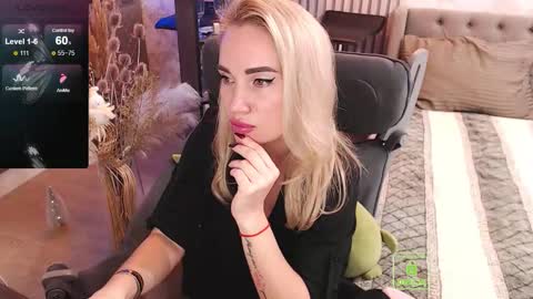 CuddlyLina online show from January 10, 8:02 pm