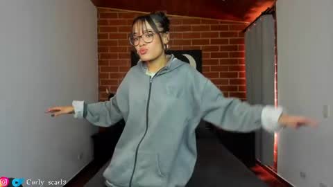 curly_scarlett69 online show from June 11, 9:00 pm