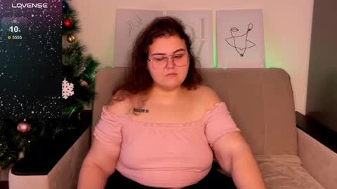 Snapshot of curvy_janie chatting on December 20, 5:57 am Jane online show from December 20, 5:57 am