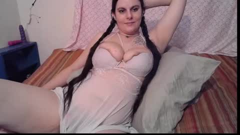 Snapshot of curvygamerceline chatting on December 8, 1:56 am Celine Fawe online show from December 8, 1:56 am