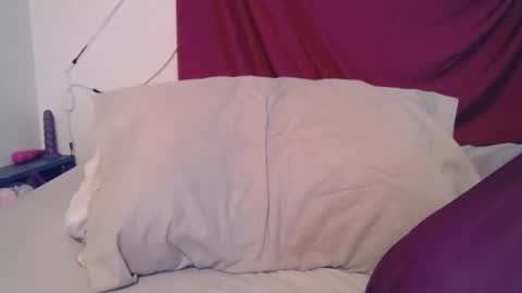 Snapshot of curvygamerceline chatting on September 8, 6:29 pm Celine Fawe online show from September 8, 6:29 pm
