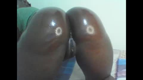 curvynubian online show from November 6, 6:58 pm