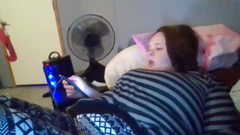Snapshot of curvyplayday chatting on January 19, 1:43 am dahlia -kim online show from January 19, 1:43 am