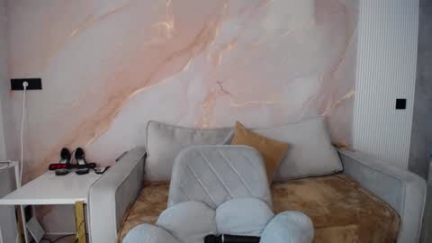 Snapshot of cute18cute chatting on February 4, 3:44 am Kira online show from February 4, 3:44 am
