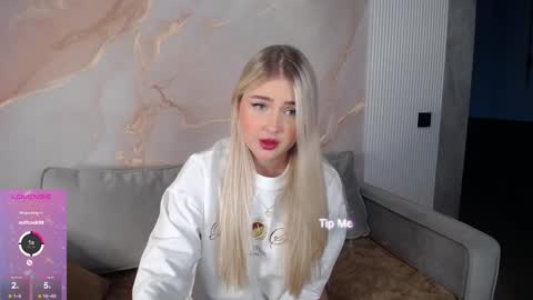 Snapshot of cute18cute chatting on March 3, 10:52 am Kira online show from March 3, 10:52 am