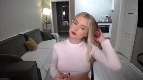 Kira  online show from February 16, 1:11 pm