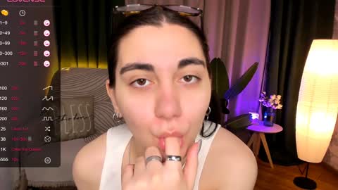 Snapshot of cute_chus chatting on December 4, 2:20 am Hanna online show from December 4, 2:20 am