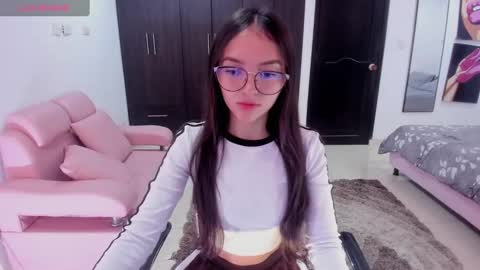 Snapshot of cute_fox_1 chatting on September 15, 1:19 pm Bella Fox online show from September 15, 1:19 pm