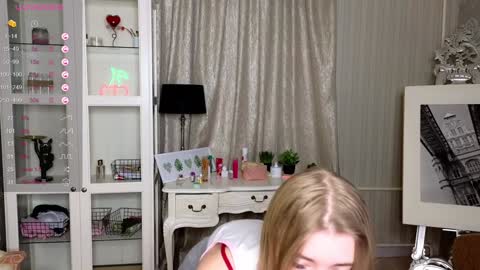 Snapshot of cute_fox_girl chatting on February 1, 7:05 am Anne online show from February 1, 7:05 am