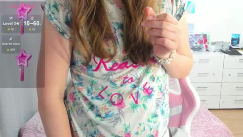 Snapshot of cute_kate0 chatting on October 5, 9:47 am cute_kate0 online show from October 5, 9:47 am