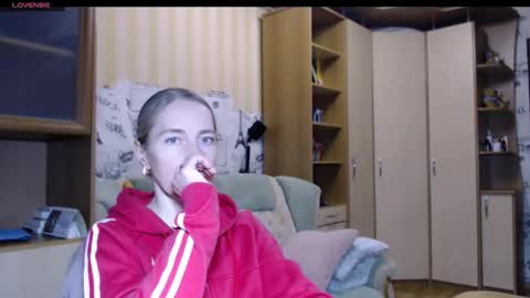 cute_lion_ online show from November 18, 5:47 pm