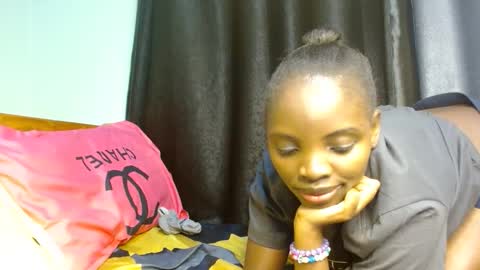 cute_lorna online show from May 1, 2:53 pm
