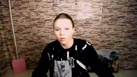 Mia online show from January 31, 9:59 am