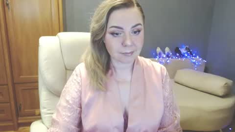 cute_phoenix online show from July 4, 6:04 pm