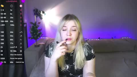 Snapshot of cute_sharloti chatting on January 15, 1:12 am Sasha online show from January 15, 1:12 am
