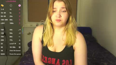 Snapshot of cute_sharloti chatting on September 18, 5:33 pm Sasha online show from September 18, 5:33 pm