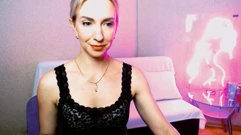 cute_smile_shy online show from November 6, 8:48 pm