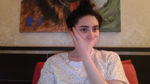 Snapshot of cute_strawberry_ chatting on February 6, 6:13 pm cute_strawberry_ online show from February 6, 6:13 pm
