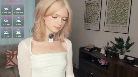 Snapshot of cutebrutality chatting on October 17, 9:01 am Alice online show from October 17, 9:01 am