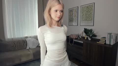 Snapshot of cutebrutality chatting on October 2, 9:25 am Alice online show from October 2, 9:25 am