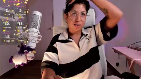 cutebunnybell online show from November 1, 6:17 am