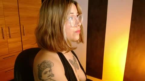 isabella online show from May 4, 2:10 pm